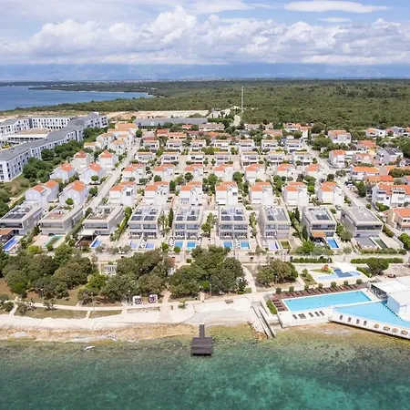 アパート Sunny 1372 ペトルチャネ