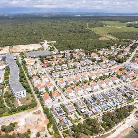 Sunny 1372 アパート ペトルチャネ